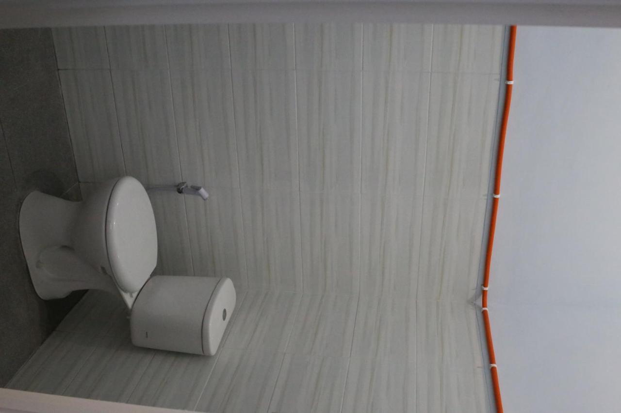 Reddoorz Syariah Near Suncity Mall Madiun Extérieur photo