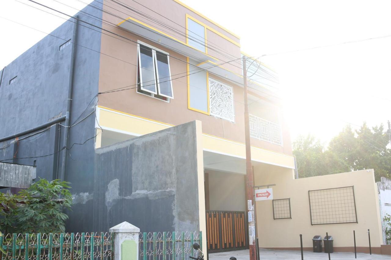 Reddoorz Syariah Near Suncity Mall Madiun Extérieur photo