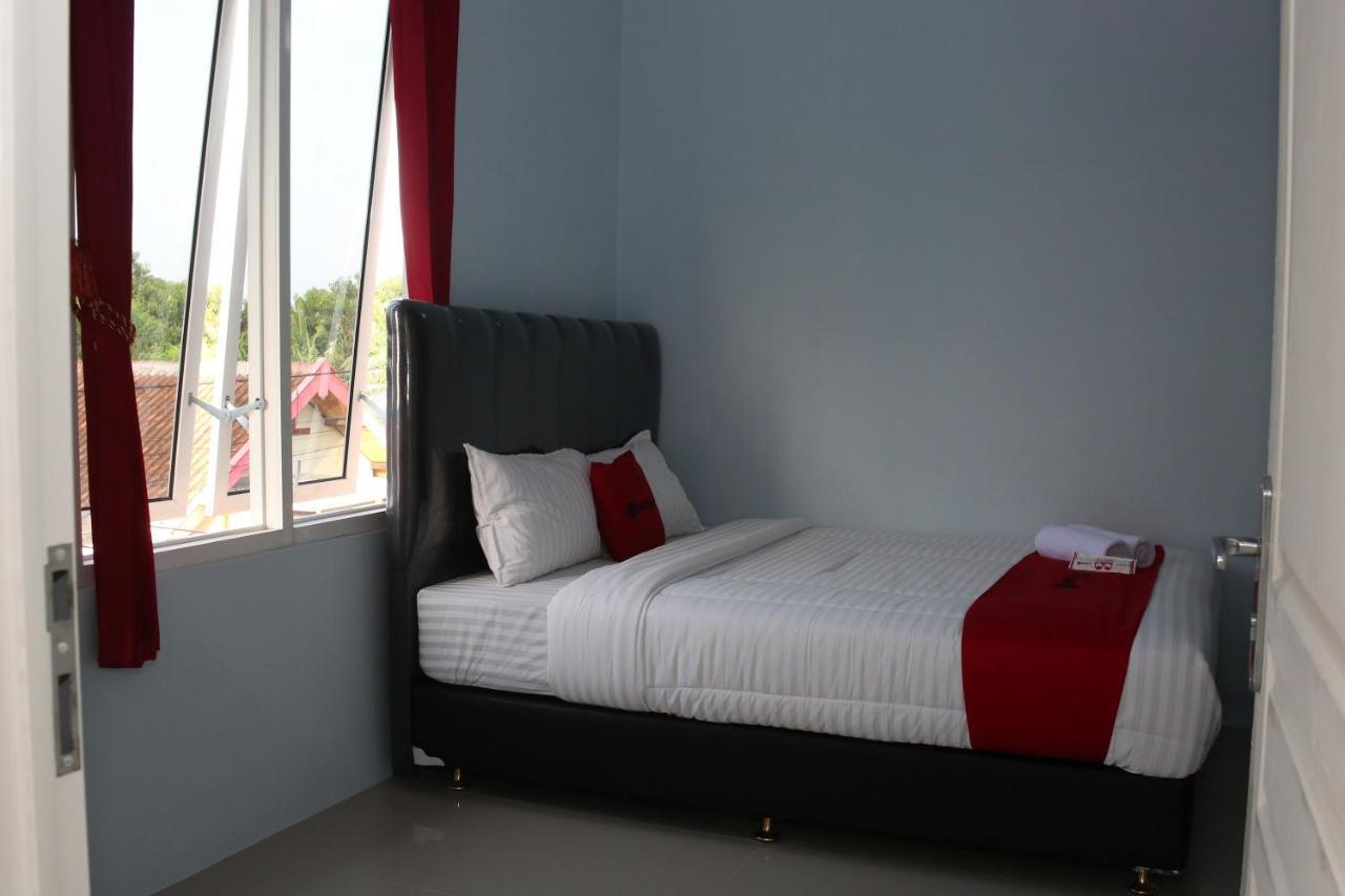 Reddoorz Syariah Near Suncity Mall Madiun Extérieur photo
