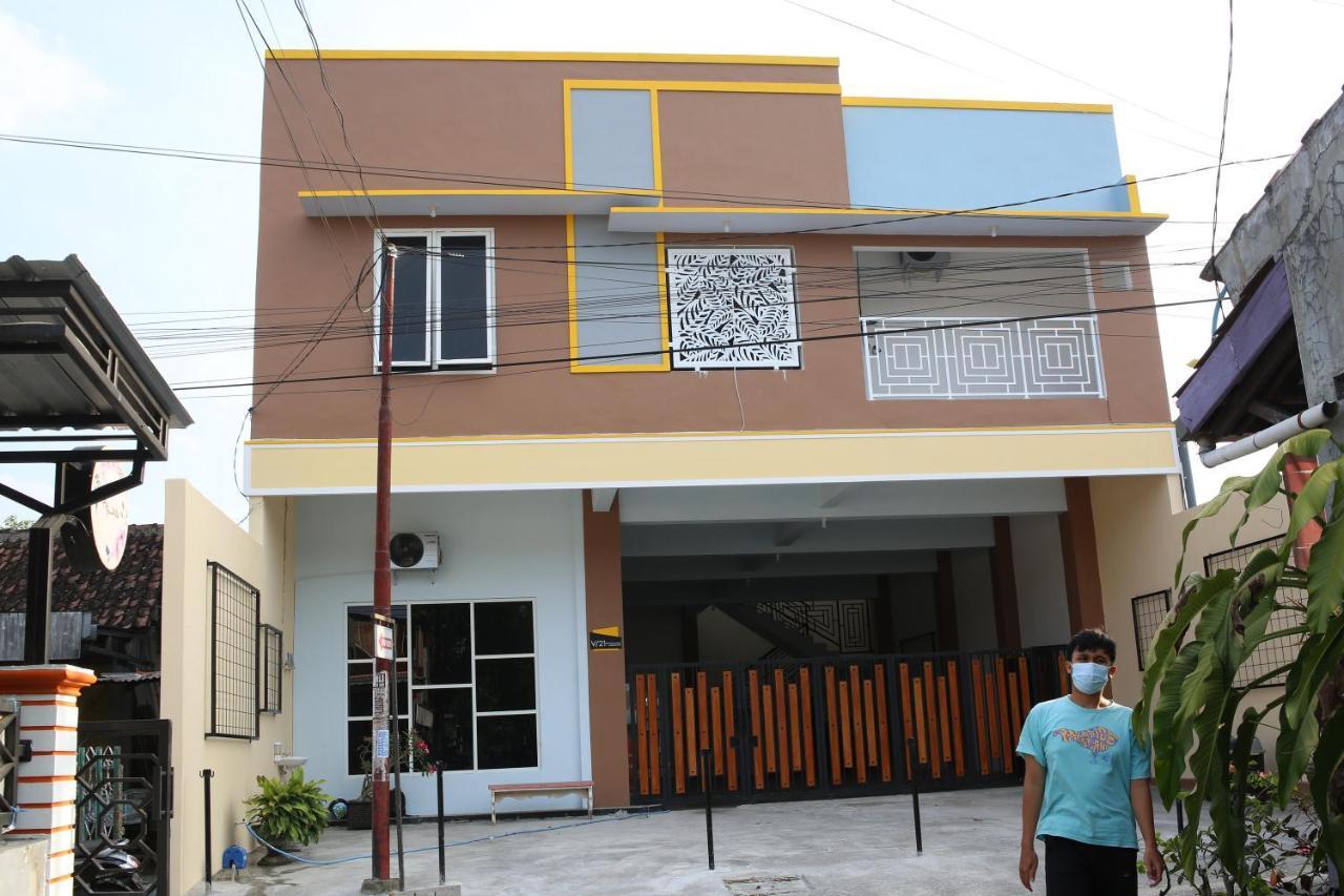 Reddoorz Syariah Near Suncity Mall Madiun Extérieur photo