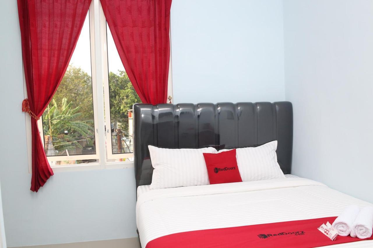 Reddoorz Syariah Near Suncity Mall Madiun Extérieur photo