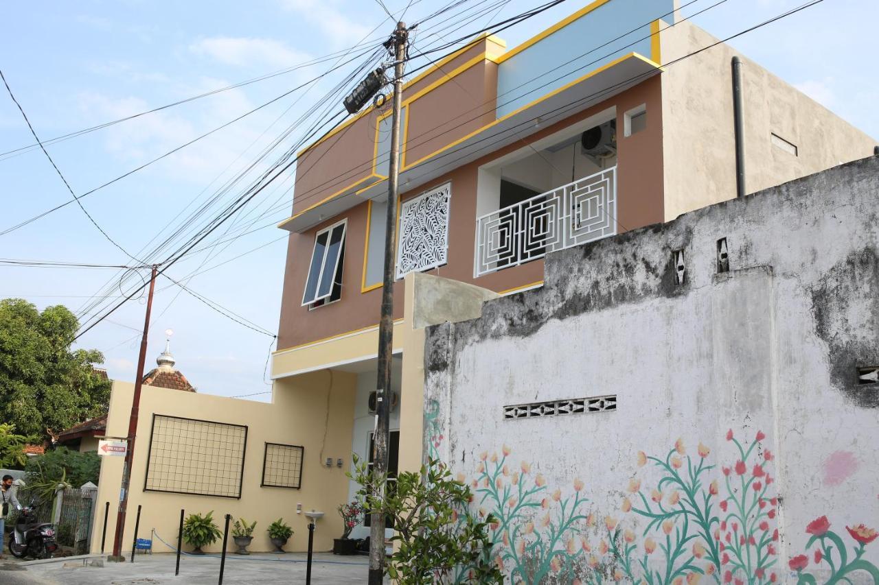 Reddoorz Syariah Near Suncity Mall Madiun Extérieur photo